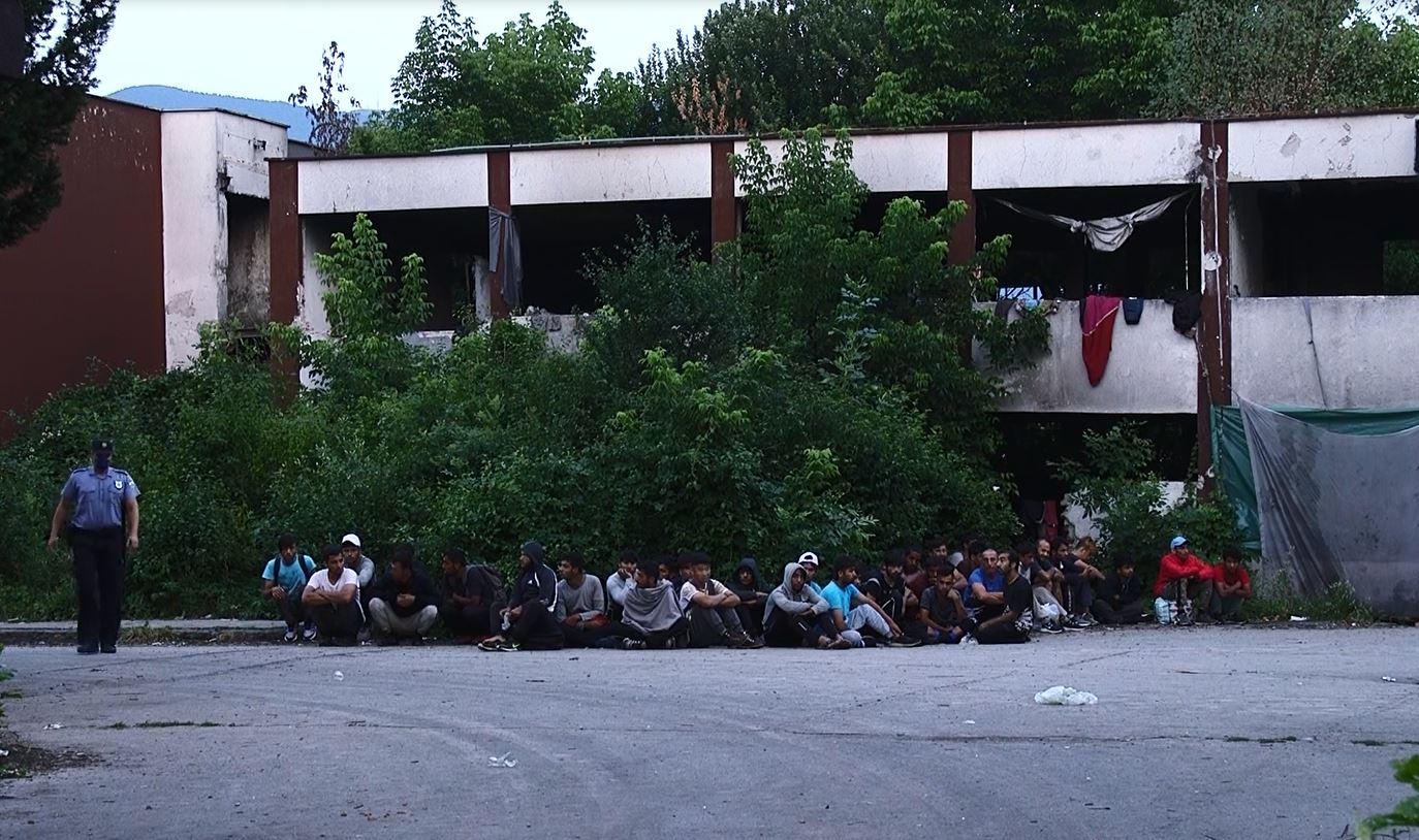 Migranti izmješteni iz neuslovnog objekta Krajina metala u Bihaću