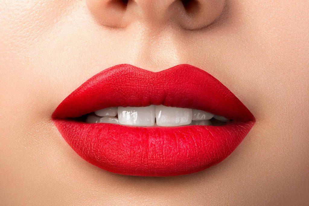 Make-up trik: Napravite savršene puder usne