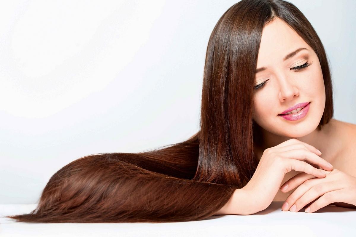 Keratinsko ravnanje kose: Sve prednosti i nedostaci popularnog tretmana