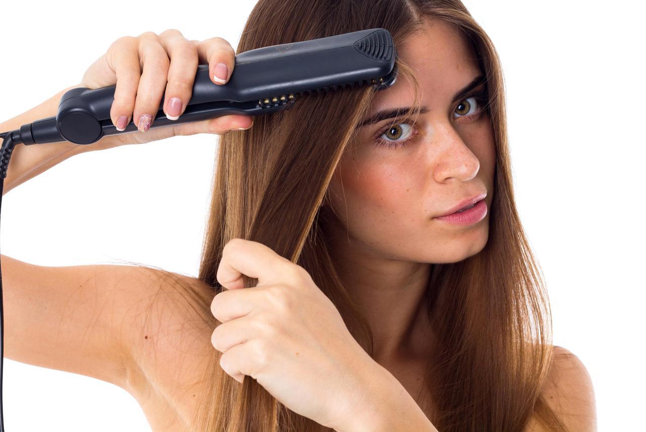 Budite pažljivi prilikom peglanja kose