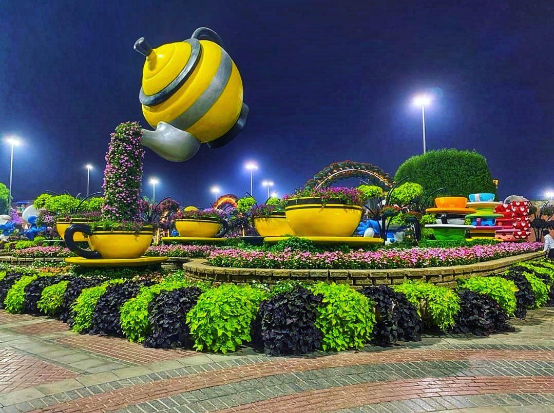 Dubai Miracle Garden - Avaz