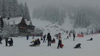 Prvi ovogodišnji snijeg napunio skijališta na Vlašiću