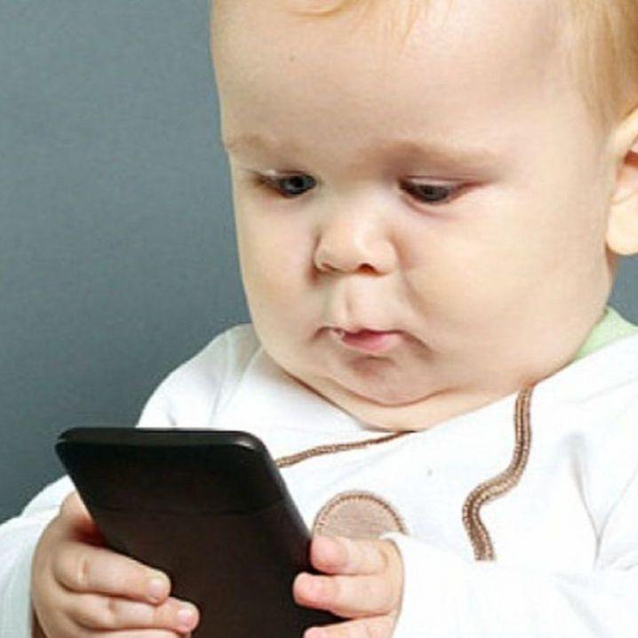 Psiholozi otkrili zašto je opasno smirivati djecu mobitelom