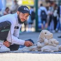 Foto / Adi izrađuje skulpture psa od pijeska 