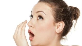 Stomatologinja otkrila trik koji brzo otkriva smrdi li vam iz usta