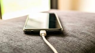 Apple objavio upozorenja u vezi s punjenjem iPhonea: Evo šta nikada ne smijete raditi