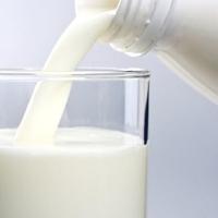 Ove dvije vrste mlijeka goje, a svi ih smatraju zdravim: Izbjegavajte ih ako želite smršavjeti