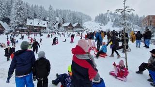 Zimska idila na Vlašiću: Mnogi jedva čekali stati na skije
