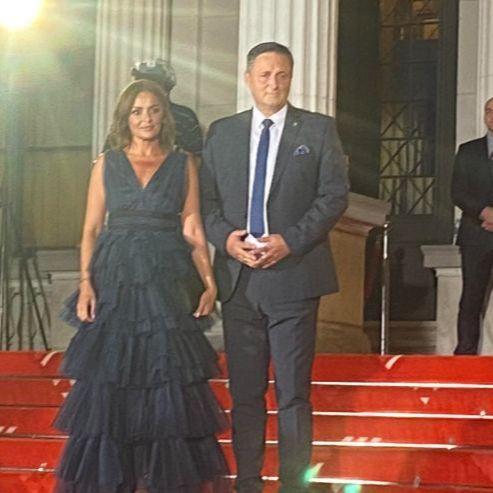 Uoči uručenja nagrada "Srce Sarajeva": Na crvenom tepihu i Denis Bećirović sa suprugom