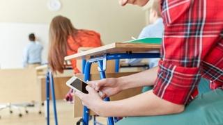 Sve više škola zabranjuje korištenje mobitela: Hoće li doći do potpune zabrane u FBiH