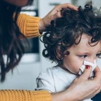 Kako djetetu zaustaviti krvarenje iz nosa: Jednu stvar ne radite