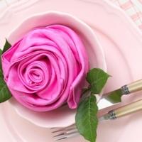 Ukrasite sto: Napravite ružu od salvete