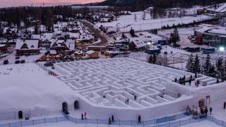 Zimska bajka u Poljskoj: Najveći lavirint na svijetu i masivne snježne skulpture