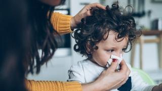 Kako djetetu zaustaviti krvarenje iz nosa: Jednu stvar ne radite