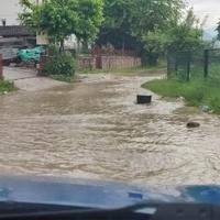 Snažno nevrijeme pogodilo Olovo: Poplavljen centar grada, otežan saobraćaj
