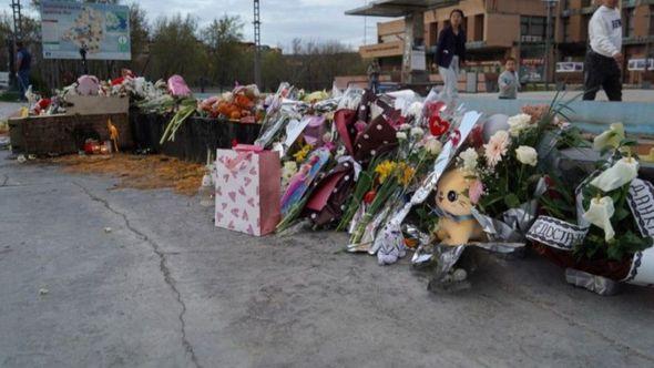 Građani ostavljaju cvijeće i slatkiše za malenu Danku - Avaz