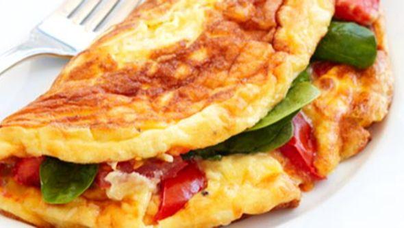 Pregršt hranjivih tvari na tanjiru: Omlet sa špinatom i pečenom paprikom za doručak