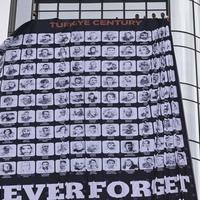 Povodom sedme godišnjice pokušaja puča: Fotografije i imena žrtava na platnu na Turskoj kući u Njujorku