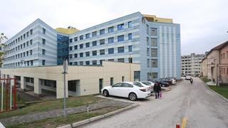 Agonija najtežih bolesnika u UKC-u Tuzla: Pacijenti umiru, uređaja za zračenje i dalje nema