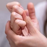 Pucketanje prstima ne izaziva razvoj artritisa