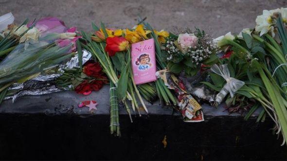 Građani ostavljaju cvijeće i slatkiše za malenu Danku - Avaz