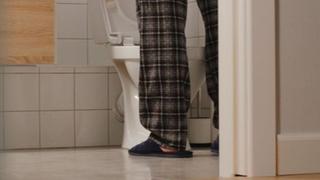 Skoro svi muškarci stariji od 50 godina imaju problem s čestim mokrenjem: Evo šta mogu napraviti