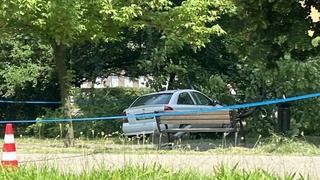 Vozač automobila udario u stub u Zenici, pa sletio u park: Sumnja se da je imao infarkt