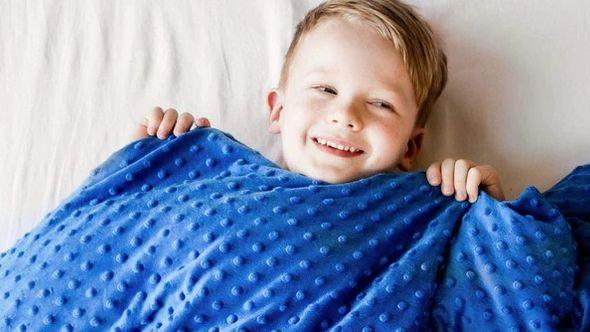 Ponderisanu deku je najbolje isprobati pod nadzorom pedijatra ili terapeuta kod djece koja pokazuju senzorne poremećaje - Avaz