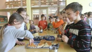 Školarcima se servira nekvalitetna hrana: Za zdravu ishranu potreban  dublji džep