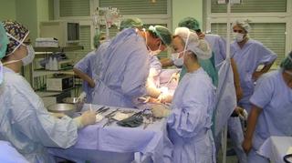 U UKC-u Tuzla uspješno obavljene transplantacije jetre i rožnice
