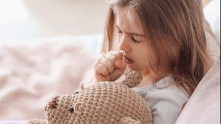Medicinska sestra otkriva simptome koje ne smijemo zanemariti kad dijete kašlje