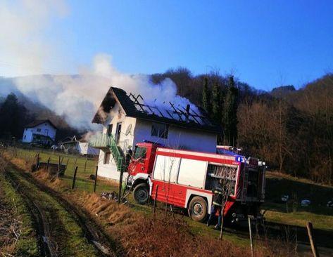 Požar na kući Muninovića - Avaz