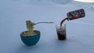 Kako izgleda ručak na Antarktiku: Ova fotografija snimljena je na - 64 stepena