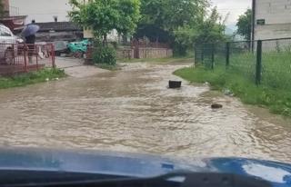 Snažno nevrijeme pogodilo Olovo: Poplavljen centar grada, otežan saobraćaj