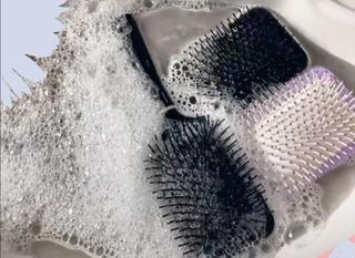 Najefikasniji način za čišćenje četki za kosu