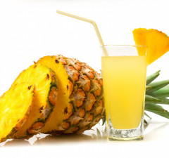 Ananas sadrži proteolitički enzim