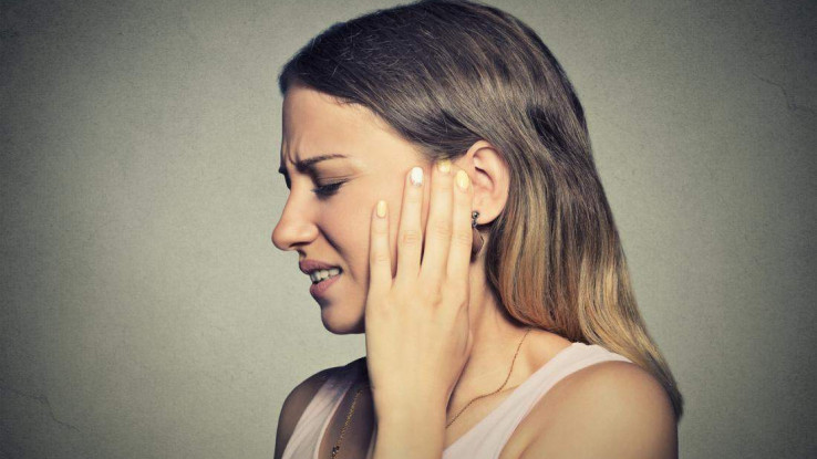 Neki od simptoma su zujanje u ušima