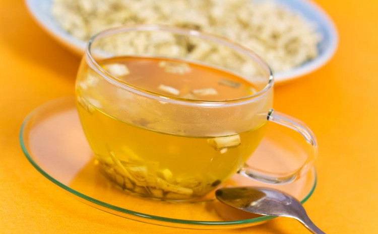 Čaj od bijelog sljeza možete koristiti za umirenje kašlja
