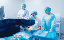 Operacija se izvodi u lokalnoj anesteziji kapima