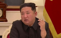 Kim Jong-Un pušio dok je kritikovao vladu zbog stanja s koronavirusom