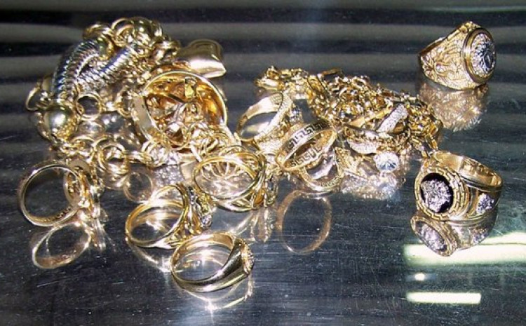 Često korišteni zlatni nakit treba čistiti najmanje jednom mesečno